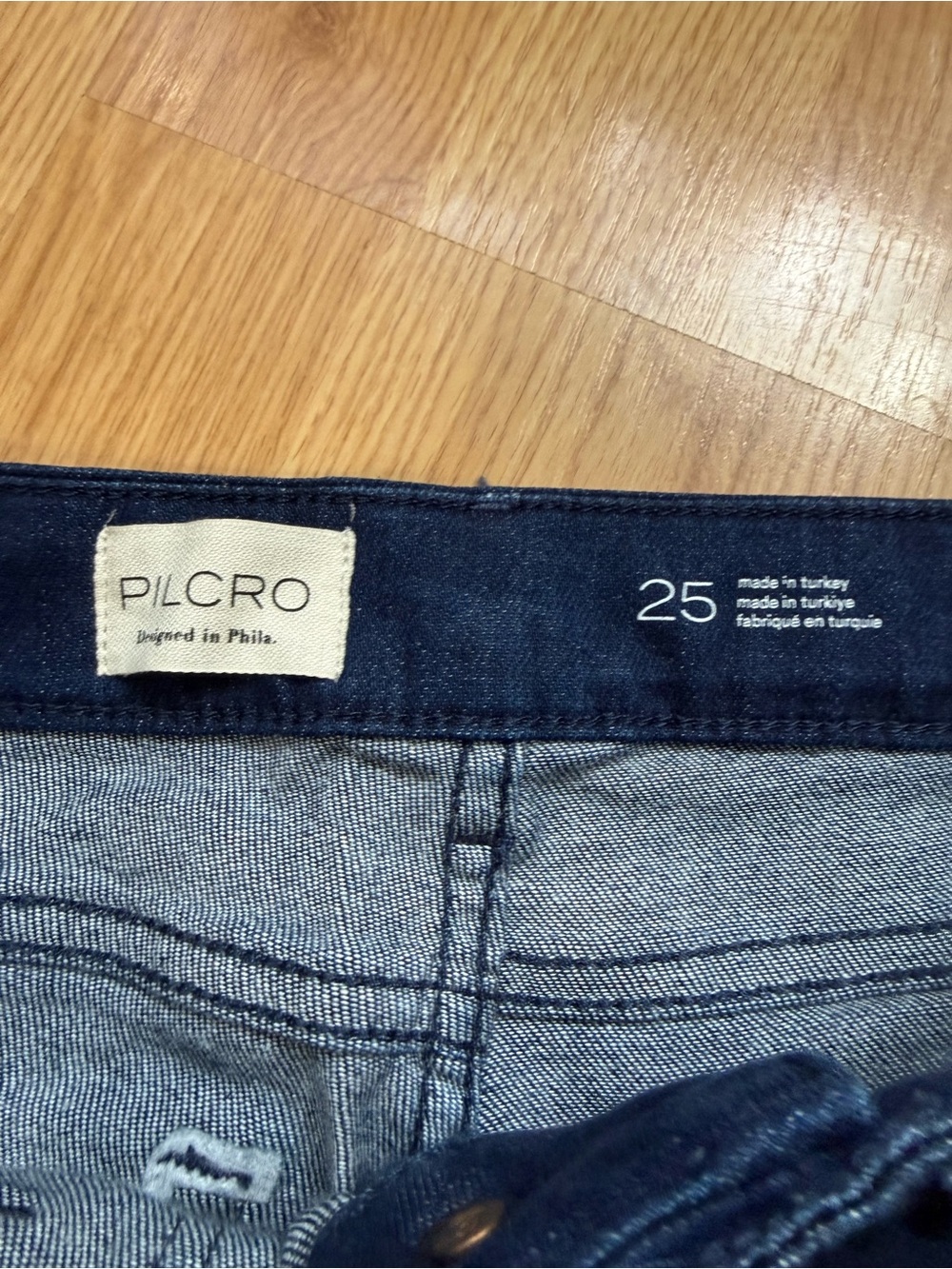 Pilcro The Icon Low-Rise Flare Jeans Dark Wash Size 25 - Picture 6 of 15